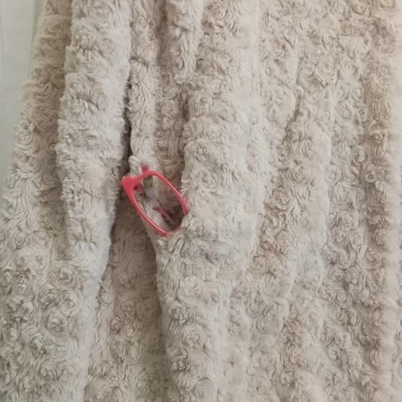 Dennis Brasso Faux Fur Coat Rosette Pattern XS Creamy Tan Gold Satin Pockets - Picture 9 of 14